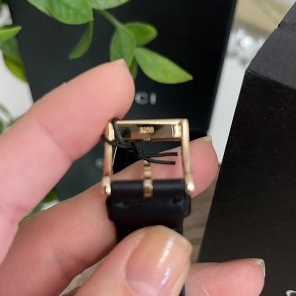 ❤️ ✨G-timeless Mother of Pearl Dial Ladies Watch ✨YA1264044 - Picture 12 of 15